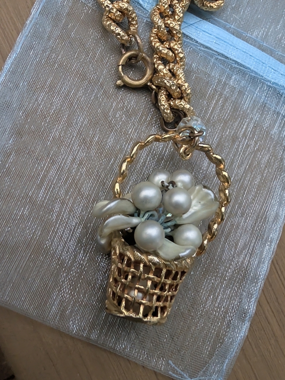 Vintage Gold Link Bracelet Charm Bracelet Pear Lillies Gold Basket - Picture 10 of 12